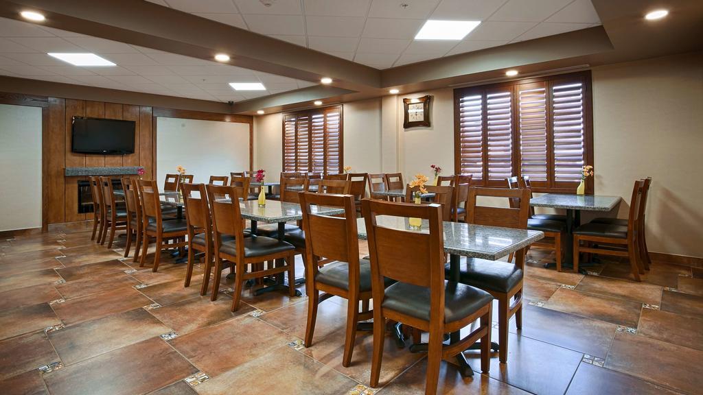 Days Inn By Wyndham Redwater Exterior photo